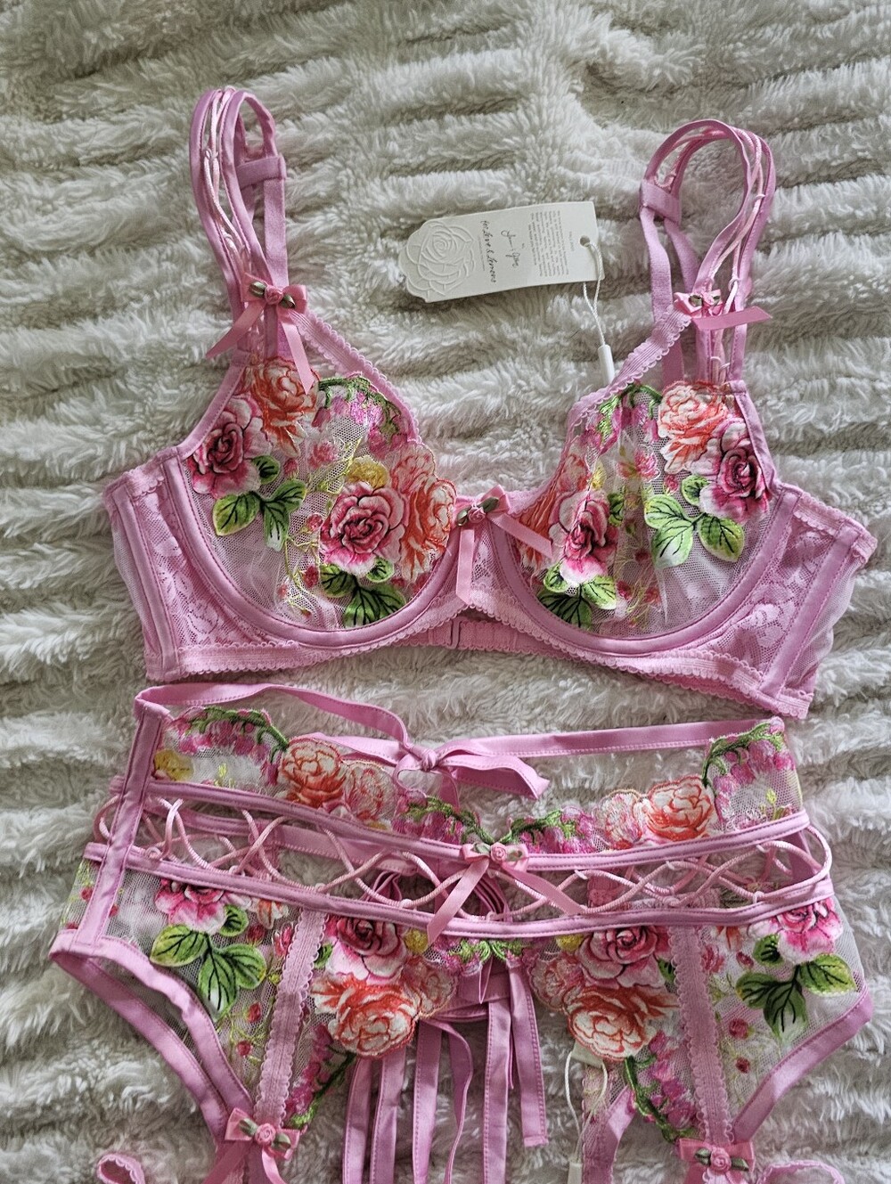 For Love And Lemons Needle Point Roses Set Small - Picture 2 of 15